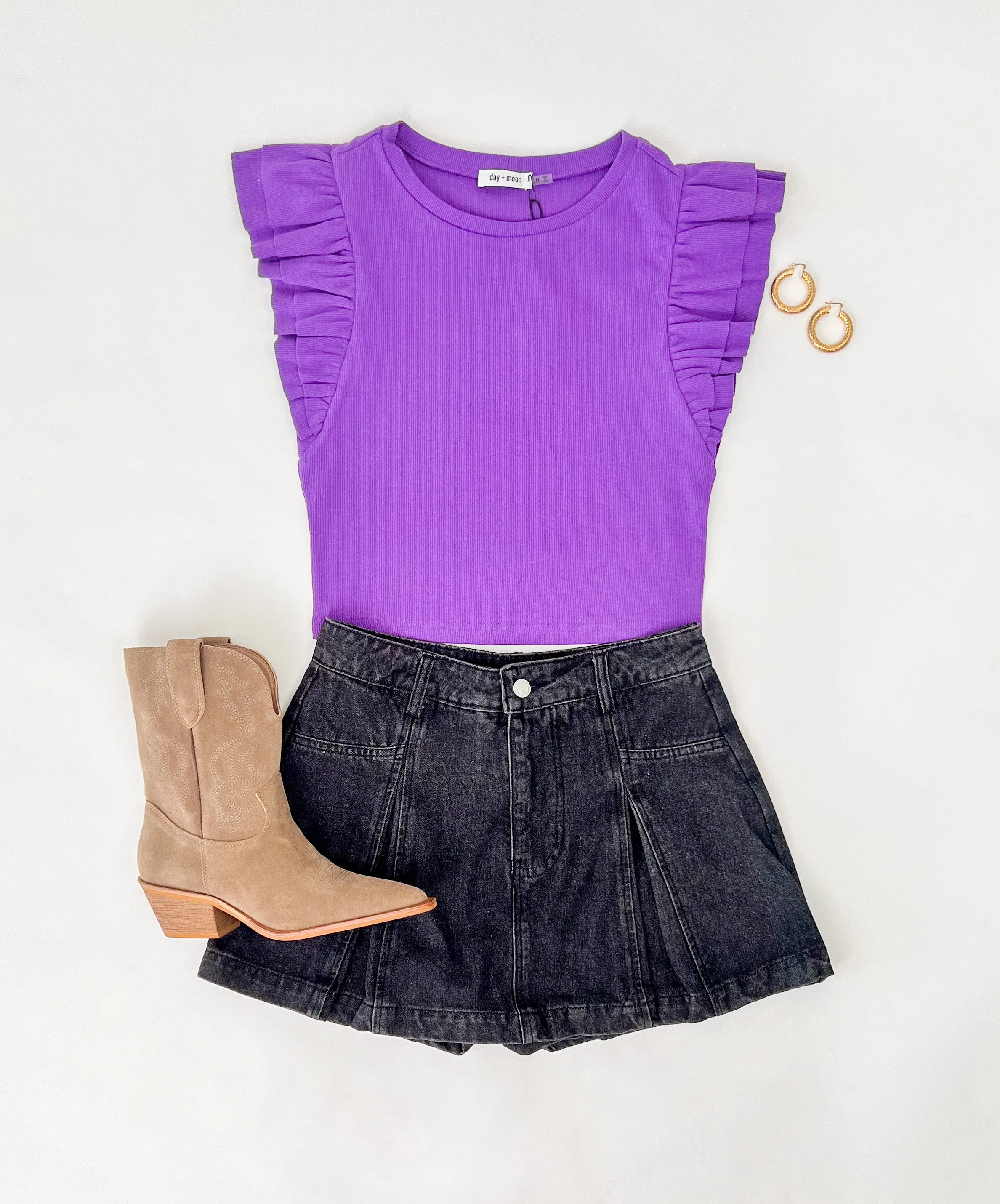 HANGING ON WASHED BLACK PLEATED MINI SKORT